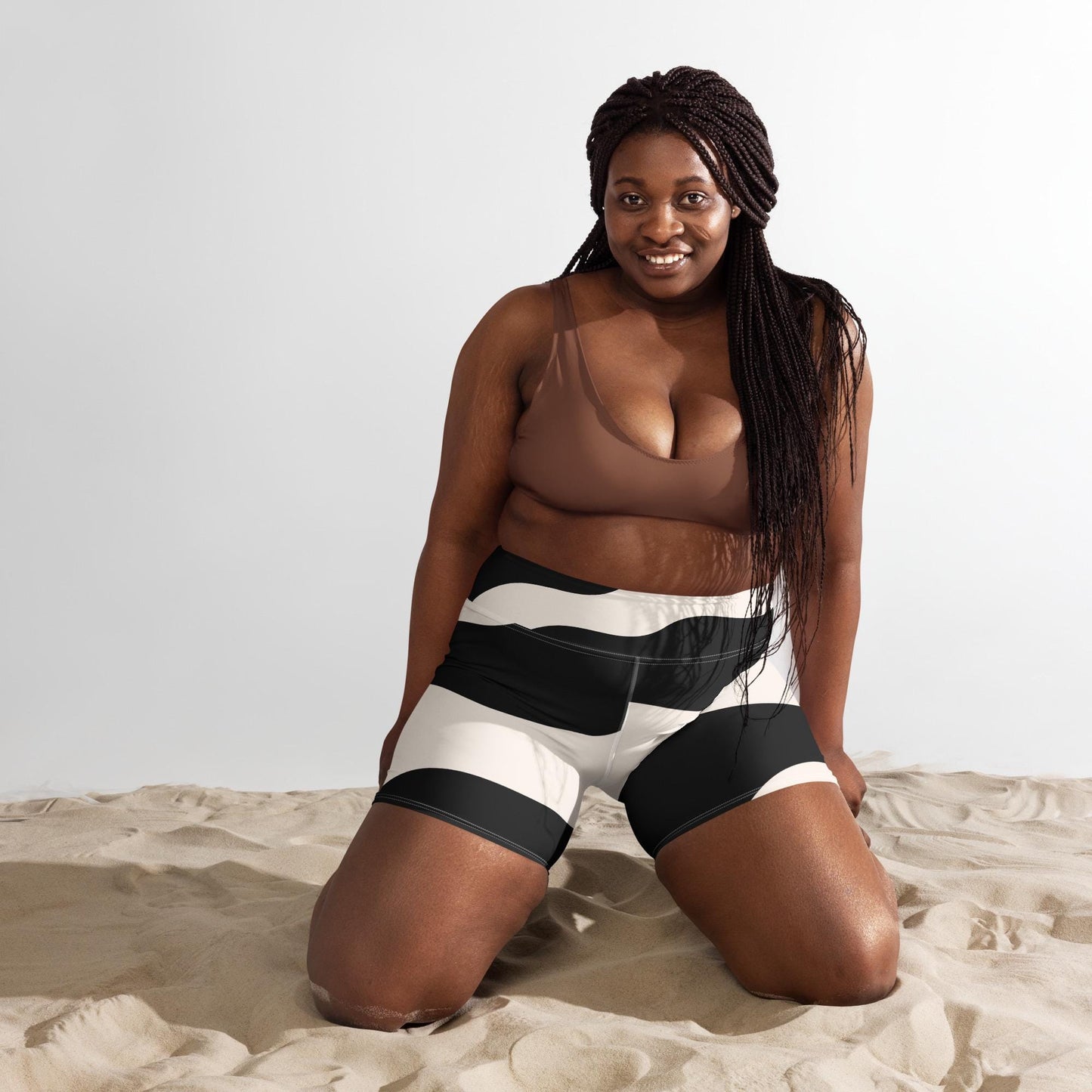 Short legging de yoga pour femme – Beige & Noir – Stretch, taille haute, séchage rapide – Graphique