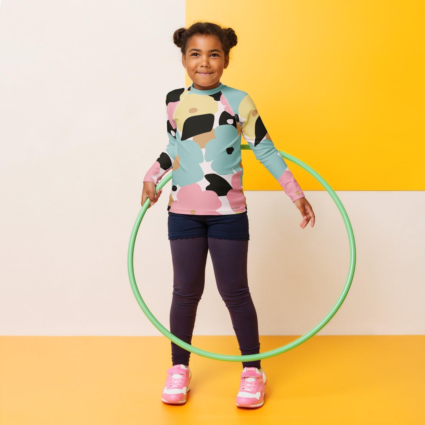 Rash guard pour petite fille – Fleuri, Pastel – Compression légère, séchage rapide – Minimaliste