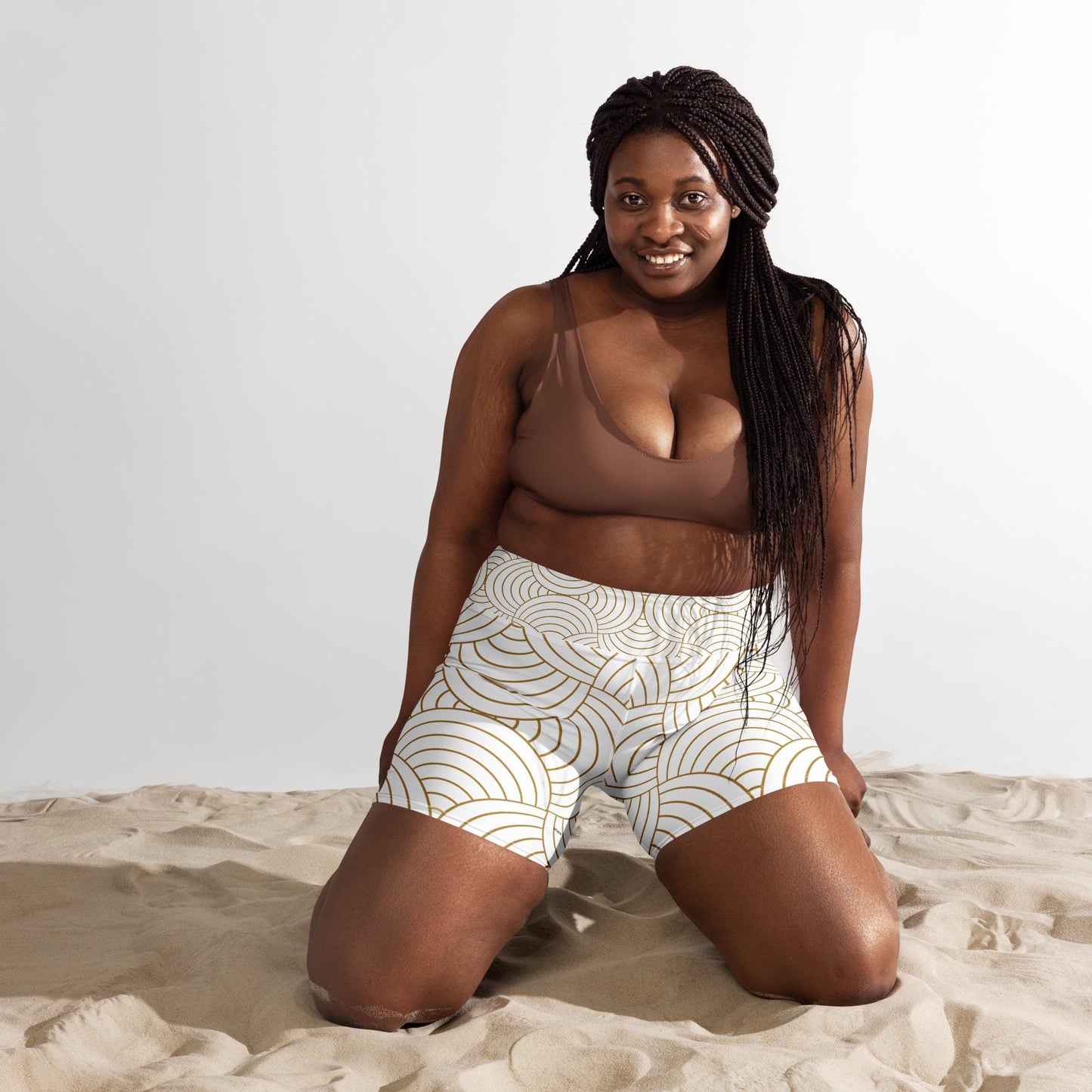 Short legging de yoga pour femme – Blanc & Or – Stretch, taille haute, séchage rapide – Graphique