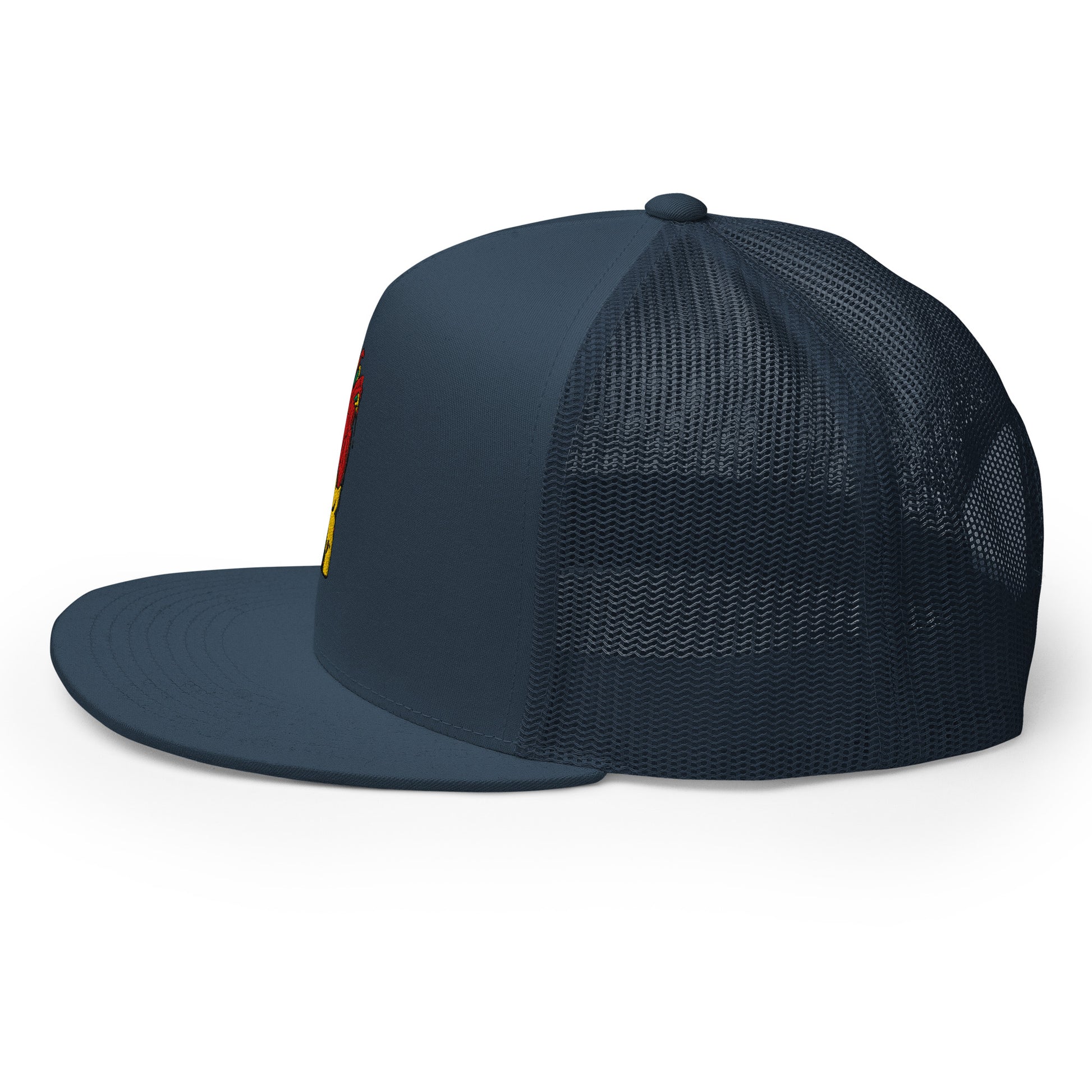 Casquette trucker – vue de profil, dos en maille filet respirante - bleu marine motif brode coeur deja pris