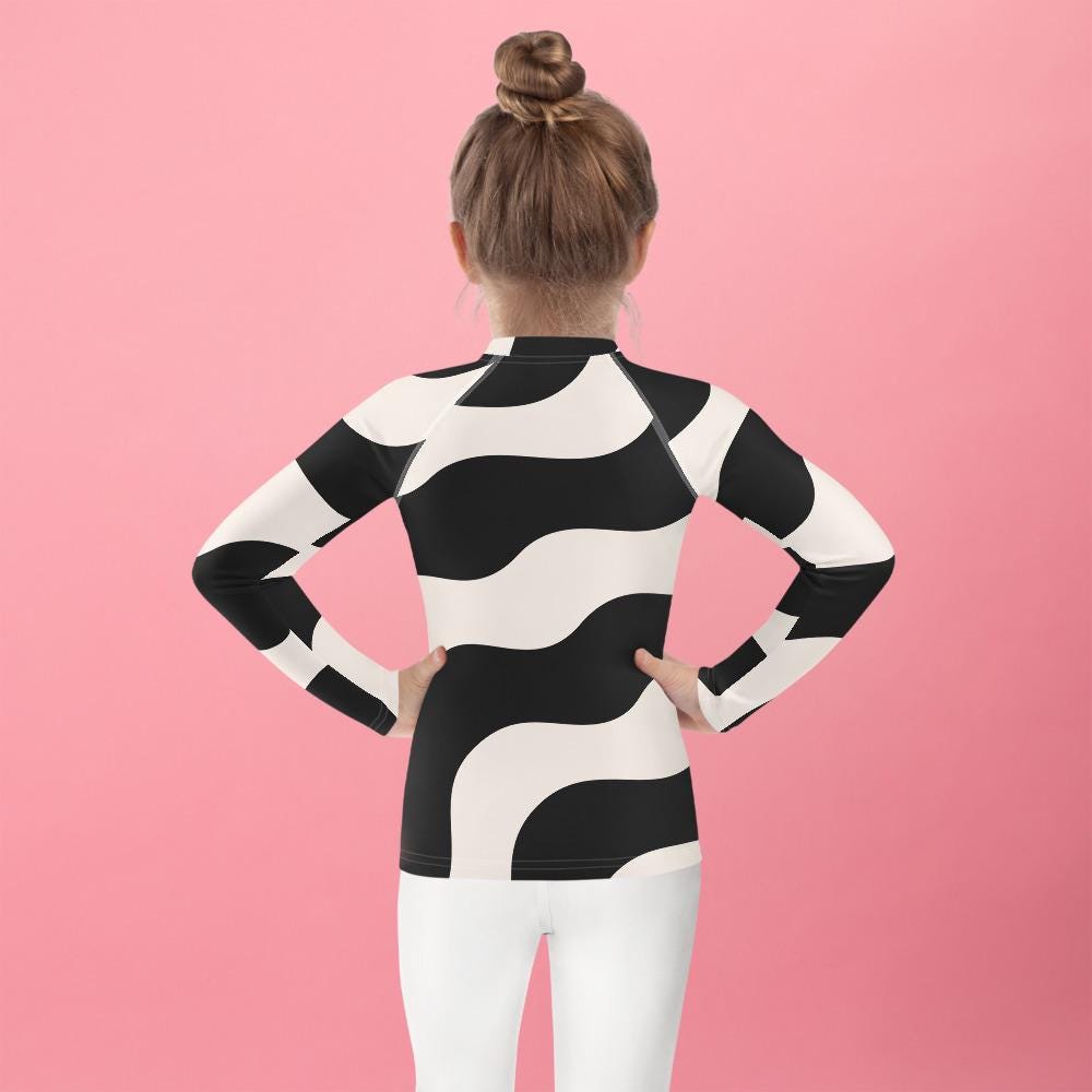 Rash guard petite fille –beige et noir à ondulations graphique minimaliste - vue de dos, finitions propres