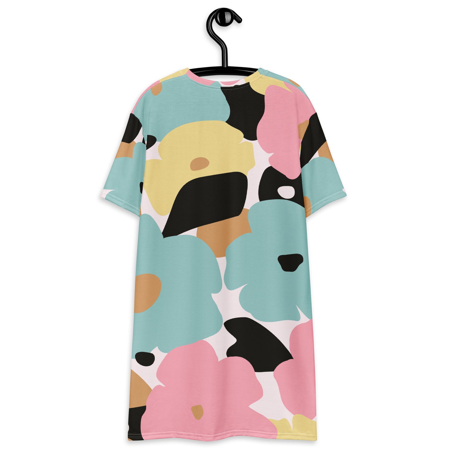 Robe t-shirt femme fleuri, pastel nature minimaliste - polyester recyclé – 	Femme portant la robe t-shirt urbaine – 6.	Zoom sur col et manches – robe t-shirt femme polyester recyclé ExtaciaFrance