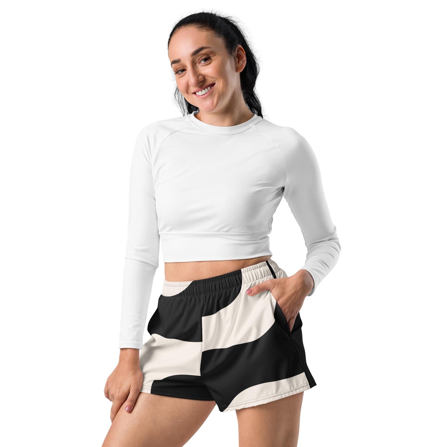 Short de sport femme en polyester recyclé - beige et noir à ondulations – vue de face, coupe athlétique