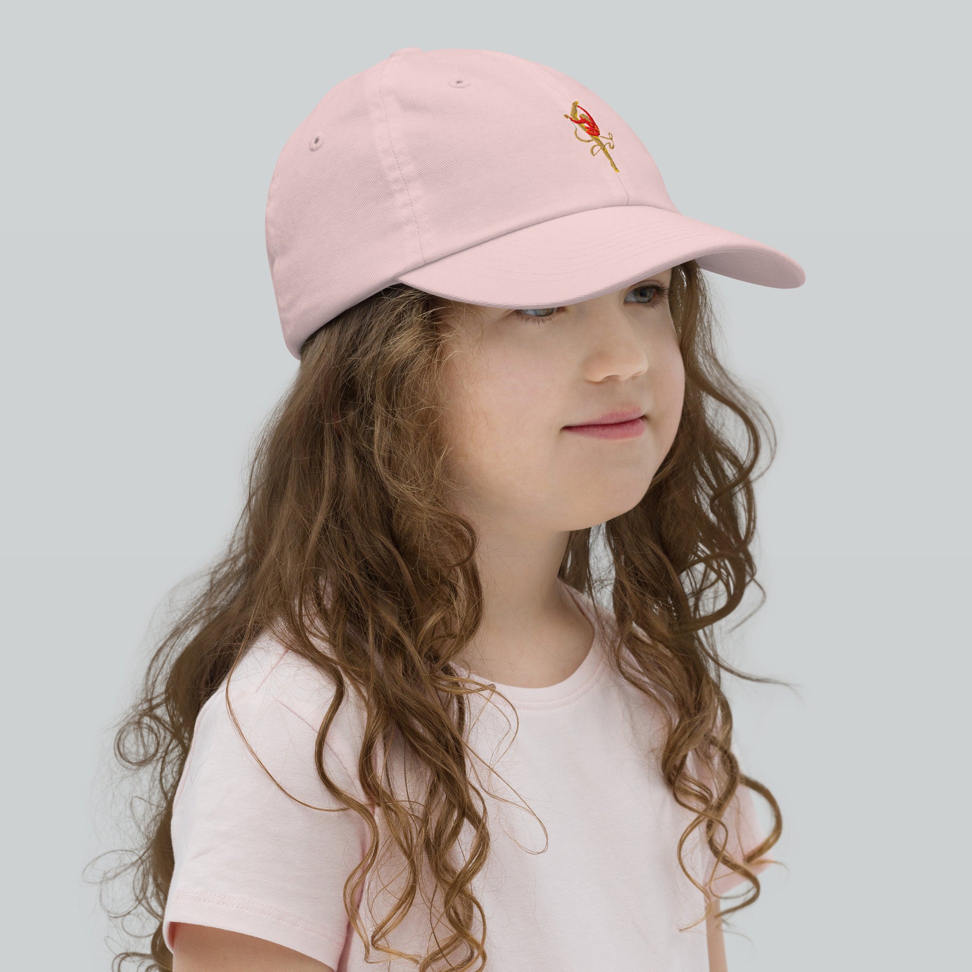 Casquette bébé & fille – vue de profil, maintien confortable - rose pale motif brodé gymnaste, danseuse