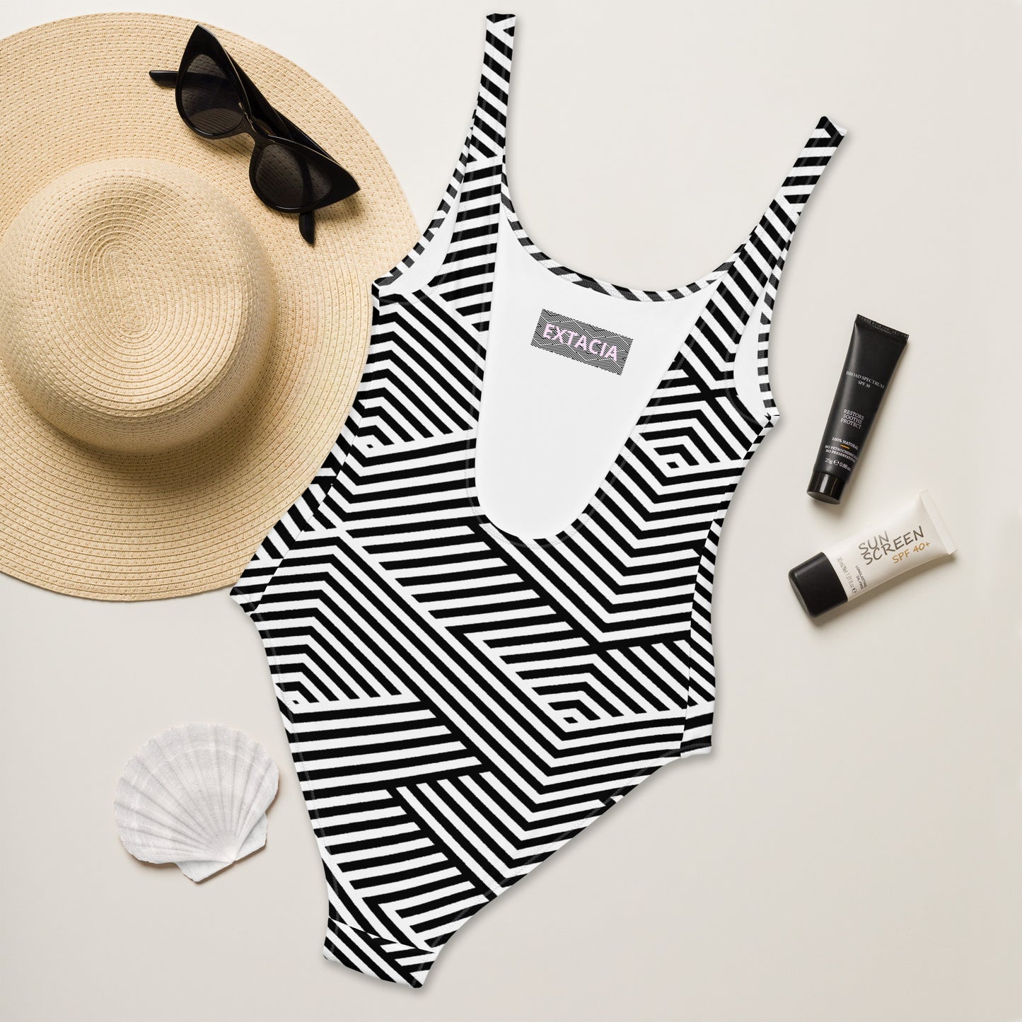 Maillot de bain une pièce femme  - blanc et noir  graphique à rayures minimaliste  - Gros plan encolure/ourlets, 