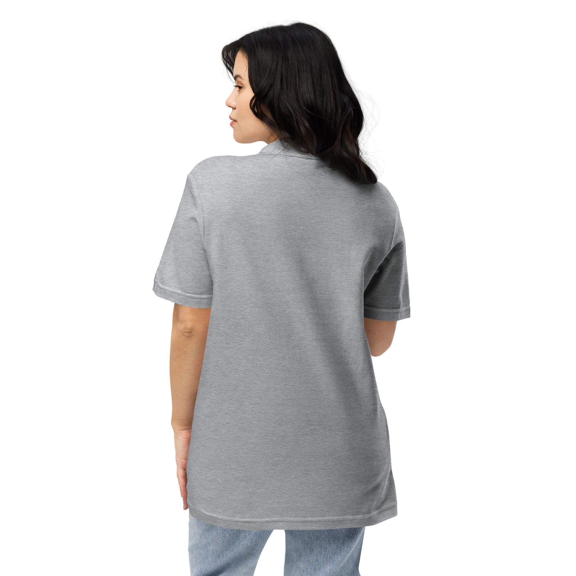 Polo femme – vue de dos, tombé propre motif brodé - coeur deja pris - gris