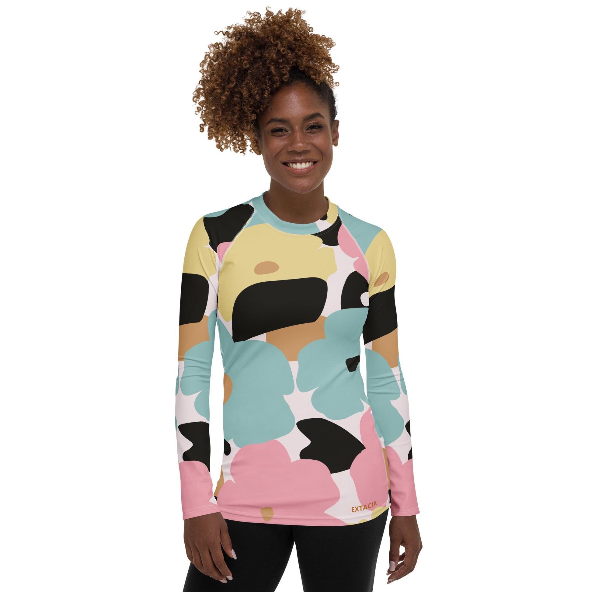 Rash guard femme - fleuri, pastel , nature minimaliste – vue de face, compression légère, coupe sportive