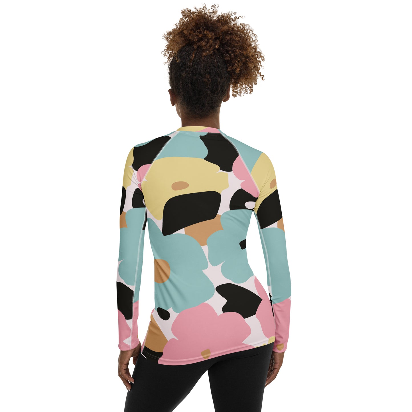 Rash guard femme - fleuri, pastel , nature minimaliste – vue de profil, respirant et **séchage rapide**– vue de dos, finitions propres