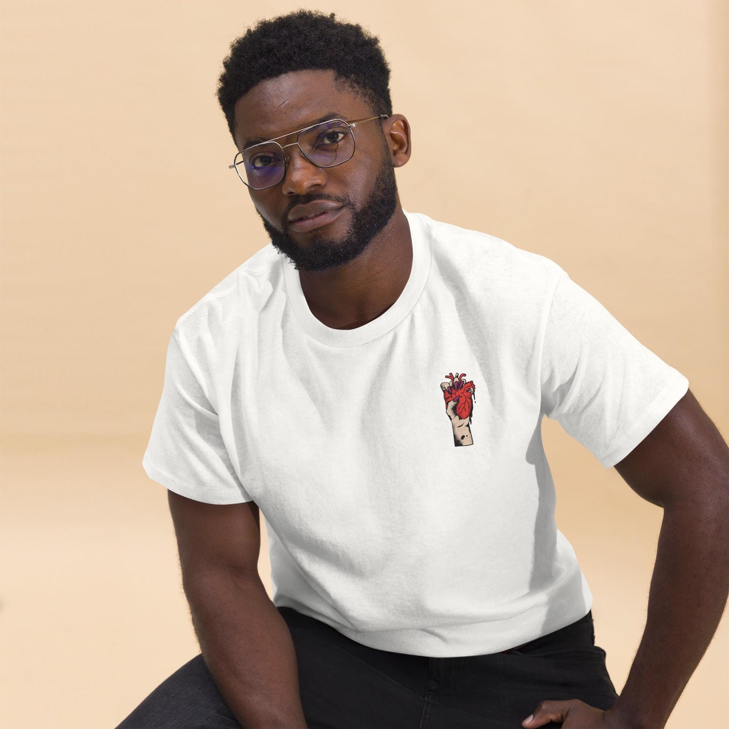 T-shirt porté – look urbain/casual, homme - blanc - coeur déjà pris